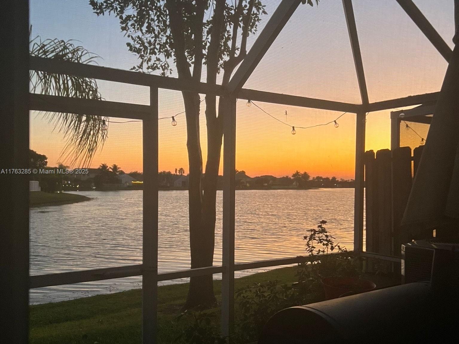 Rental Property at 1315 Presidio Dr 1-40, Weston, Broward County, Florida - Bedrooms: 4 
Bathrooms: 3  - $3,950 MO.