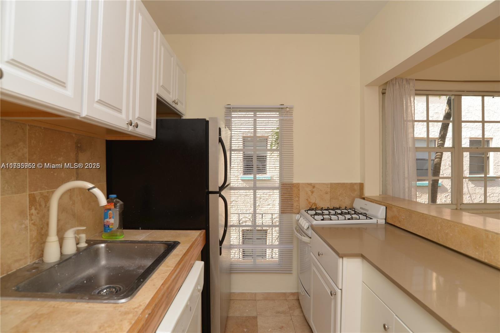 LINCOLN PLACE CONDO - Residential