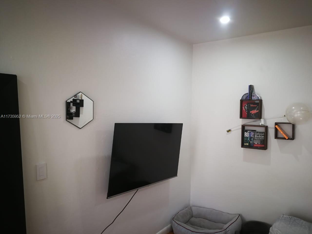 LINCOLN PLACE CONDO - Residential