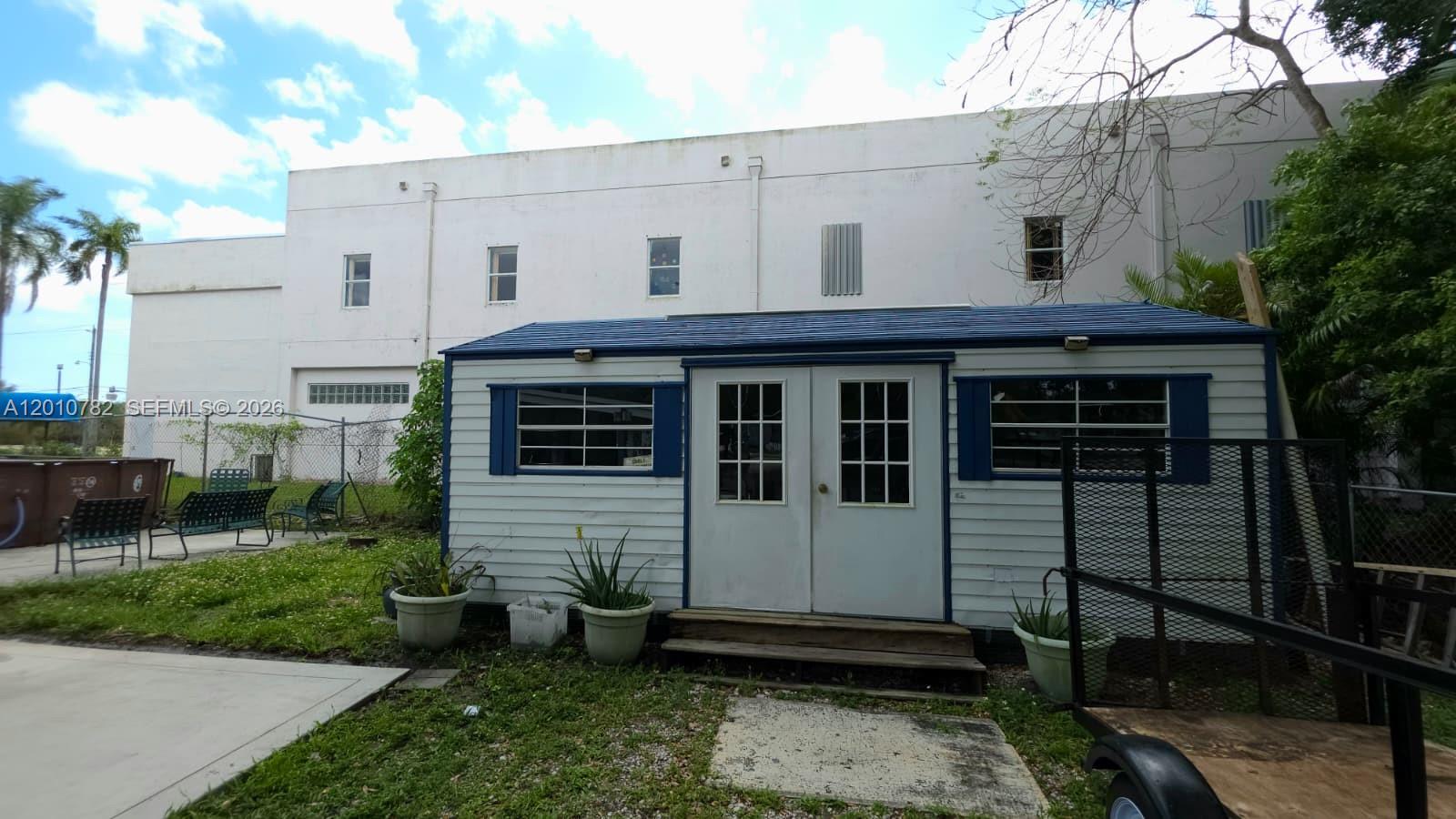 GOLDEN GLADES PARK - Residential