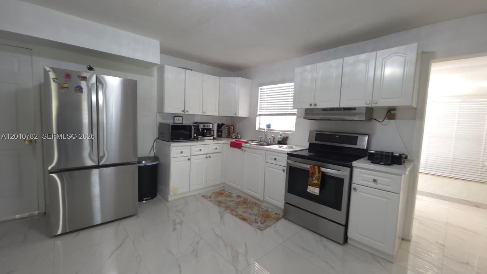 GOLDEN GLADES PARK - Residential