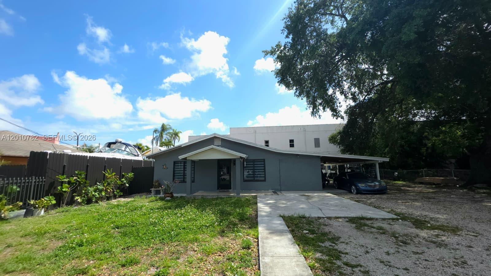 GOLDEN GLADES PARK - Residential