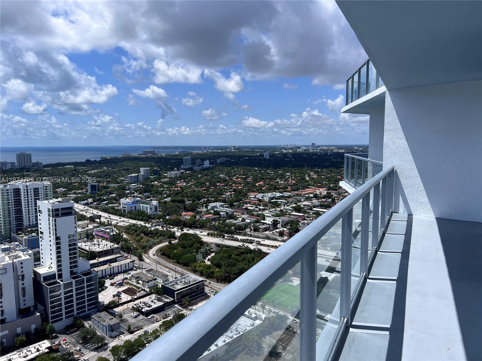 LATITUDE ON THE RIVER CON - Residential