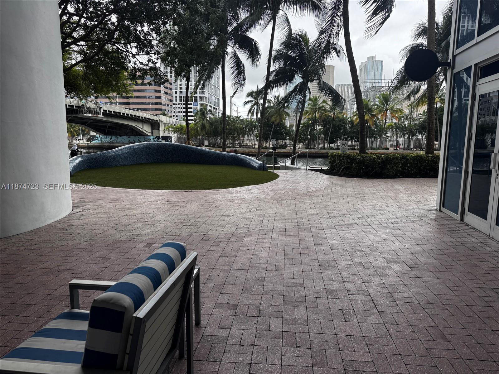 LATITUDE ON THE RIVER CON - Residential