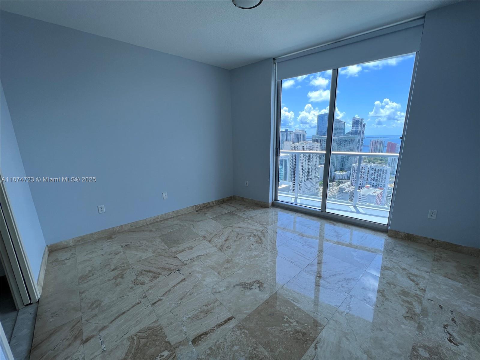 LATITUDE ON THE RIVER CON - Residential