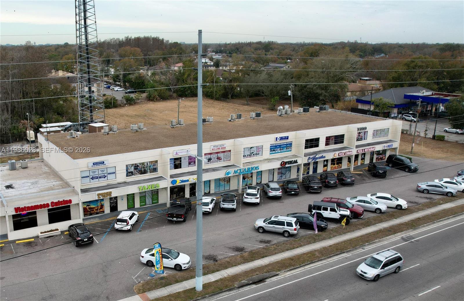 Main image without alt text