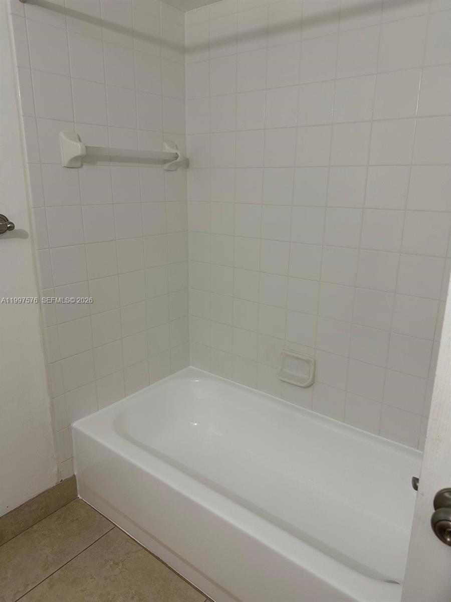 CARRINGTON AT COCONUT CRE - Residential Lease