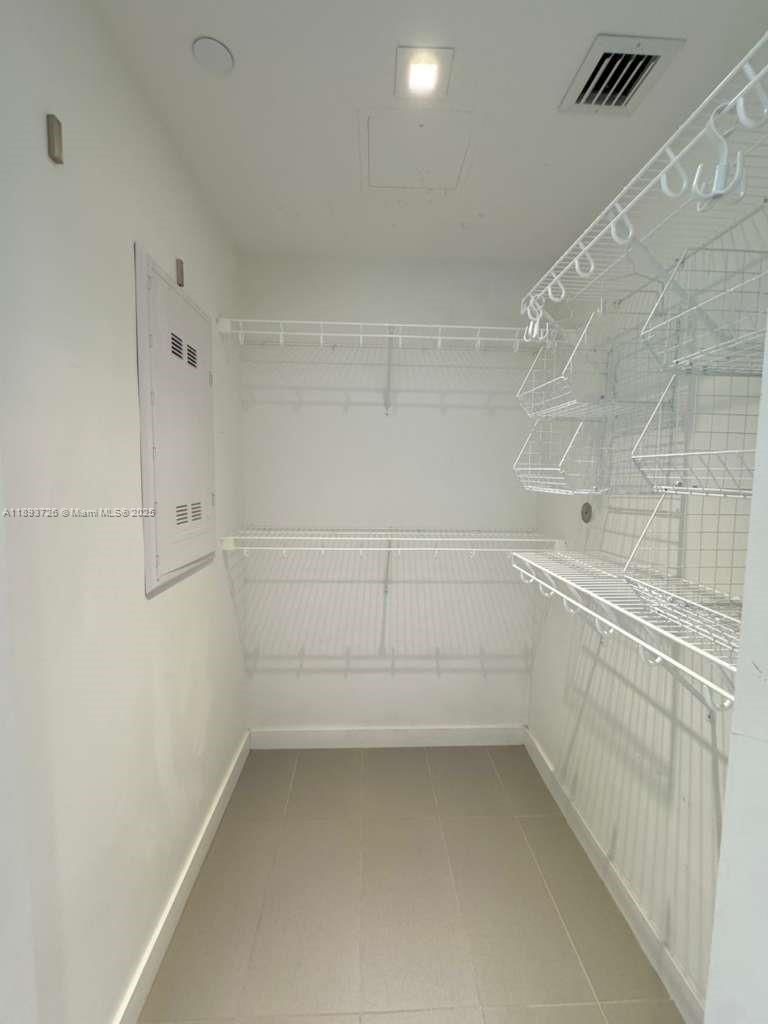 CANVAS CONDO - Residential Lease