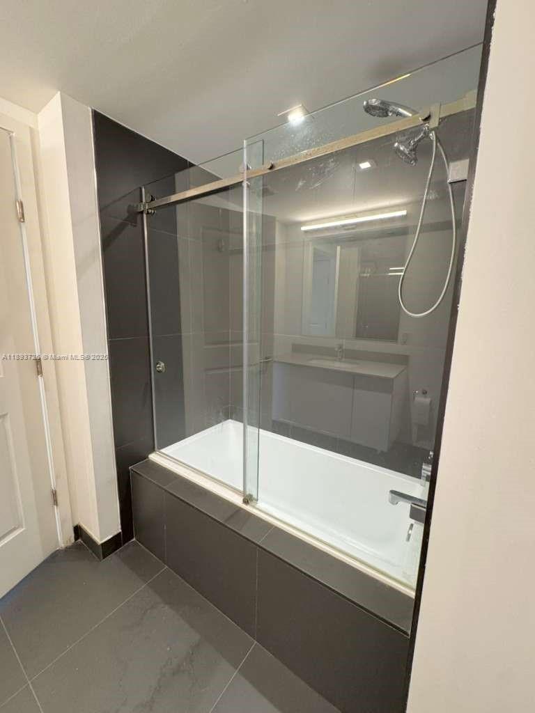 CANVAS CONDO - Residential Lease