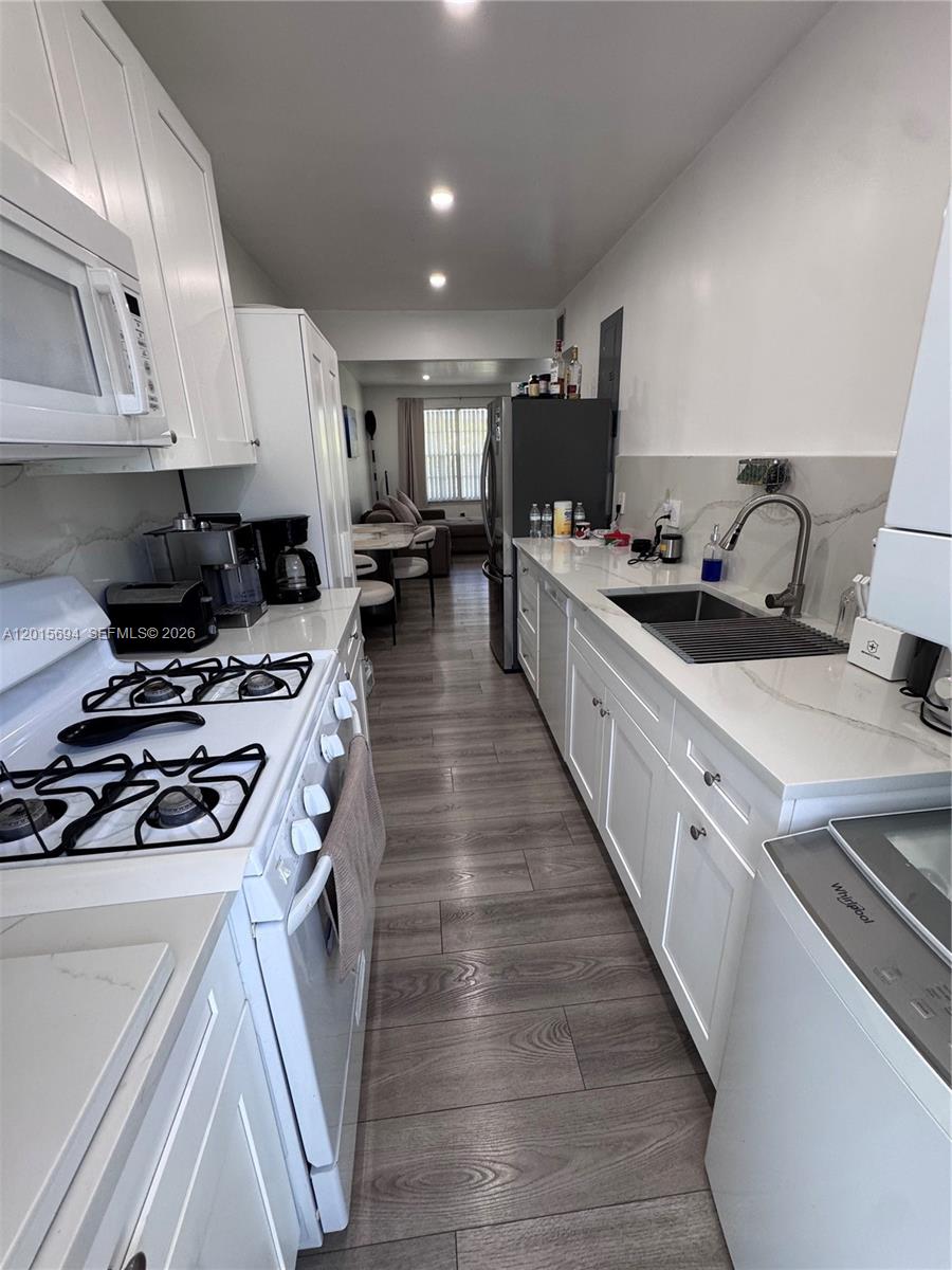 BAY VIEW CONDO - Residential Lease
