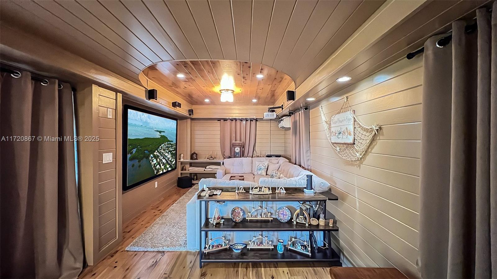 LAKE HARBOR 1ST ADD - Residential