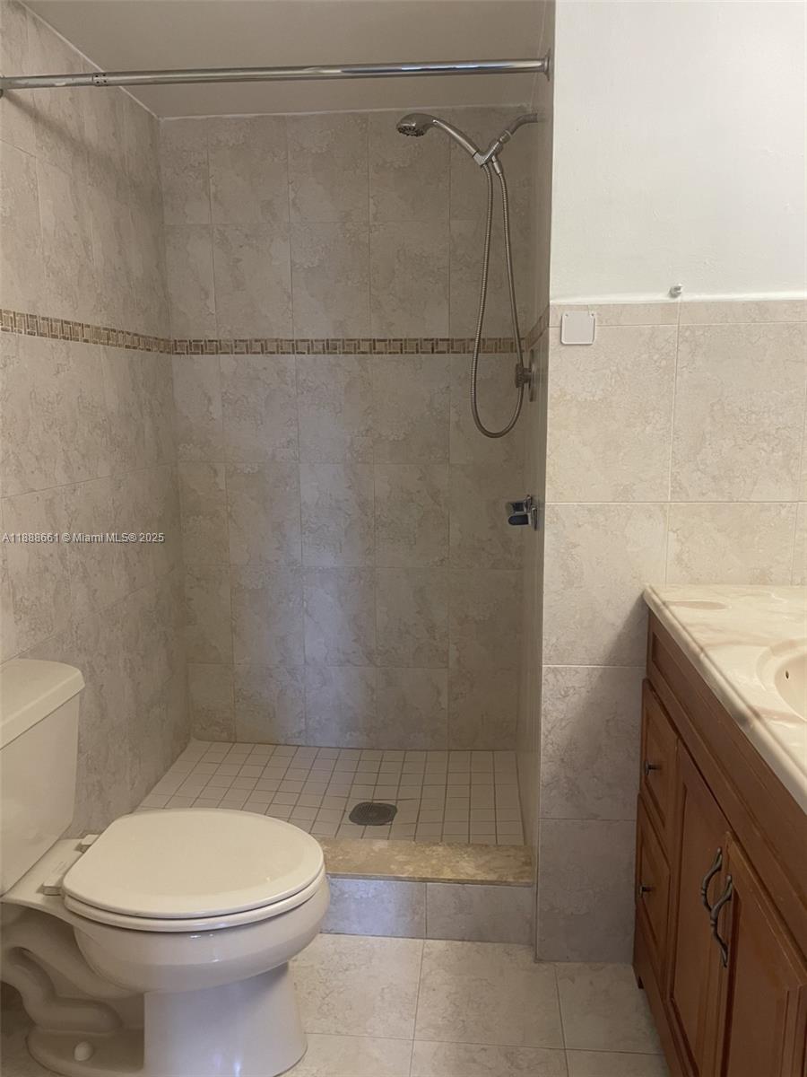 SUNRISE LAKES 40 CONDO - Residential Lease