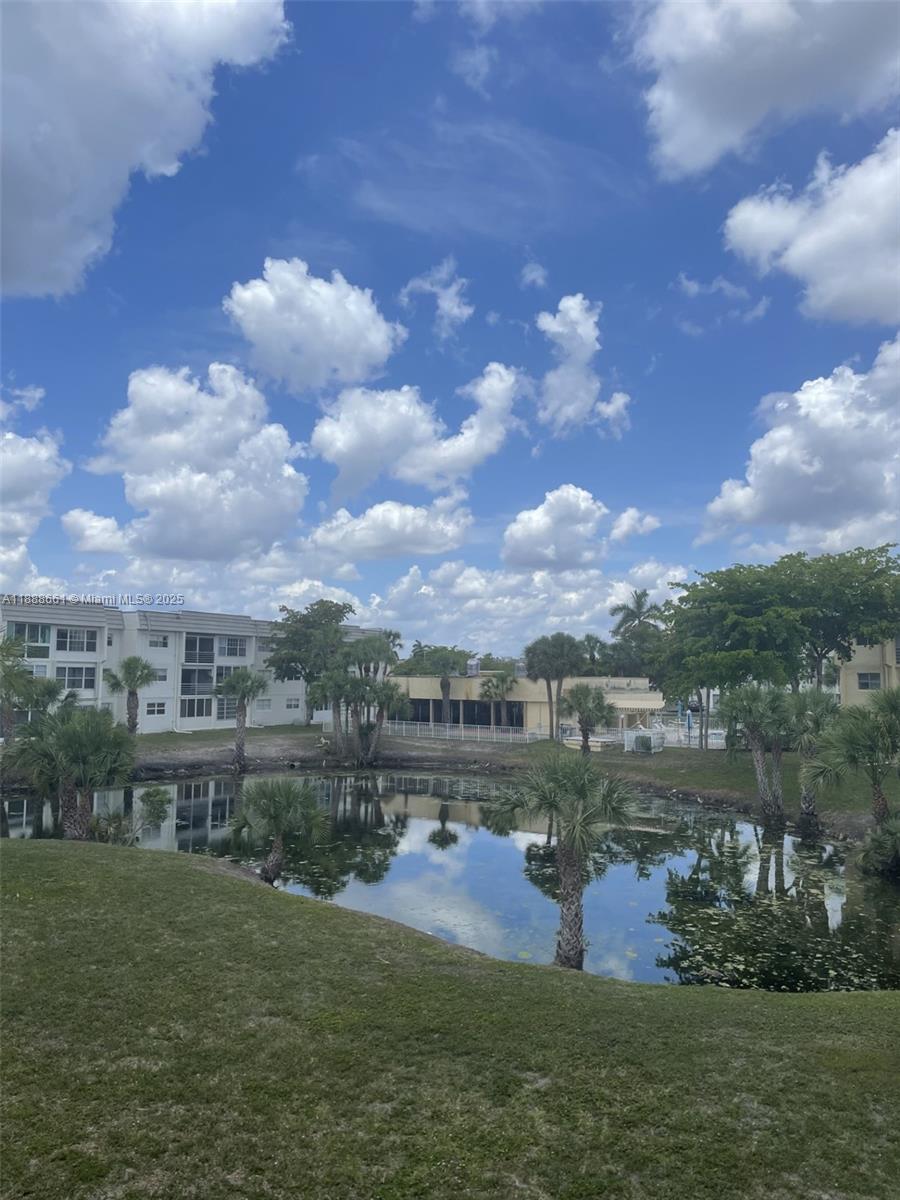 SUNRISE LAKES 40 CONDO - Residential Lease