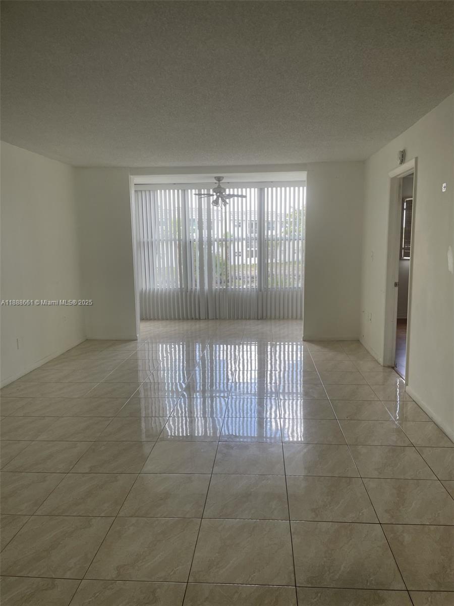 SUNRISE LAKES 40 CONDO - Residential Lease