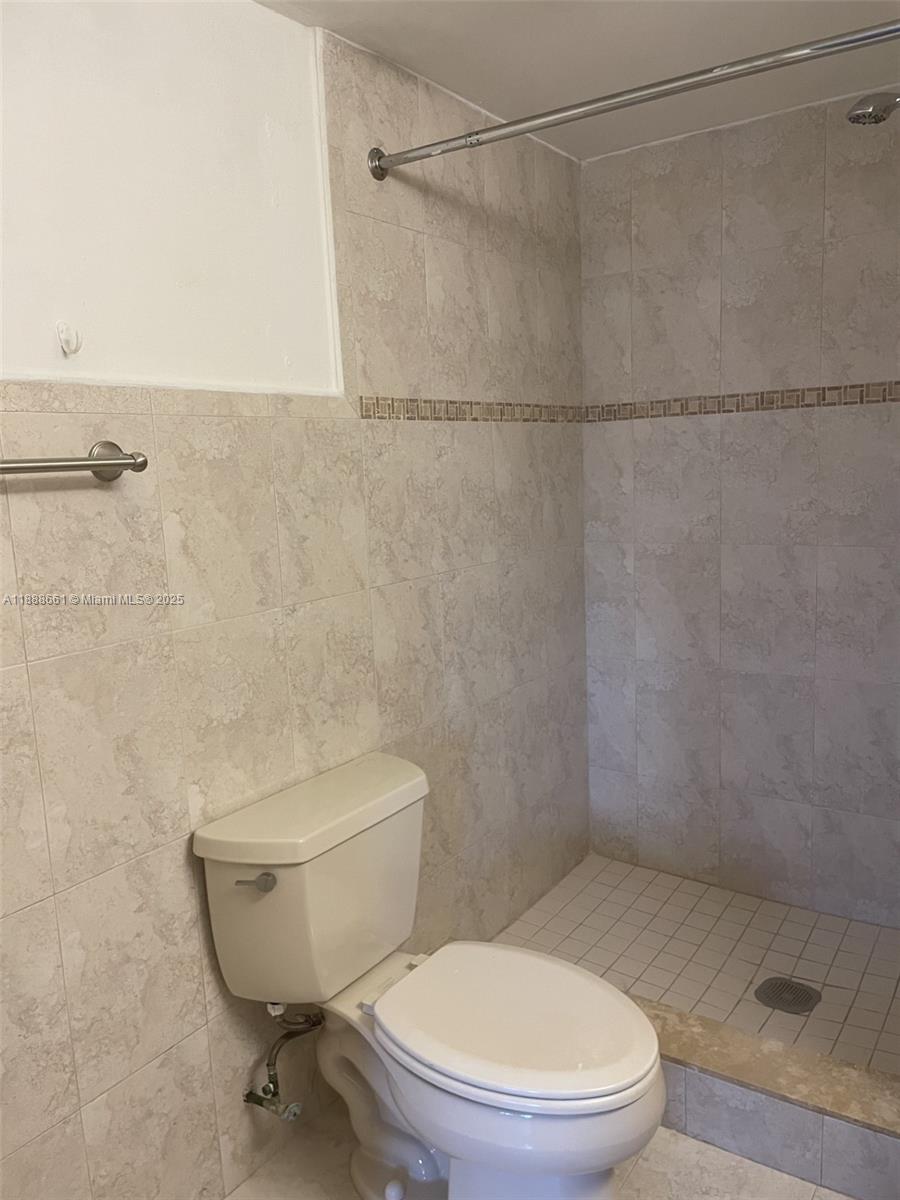 SUNRISE LAKES 40 CONDO - Residential Lease