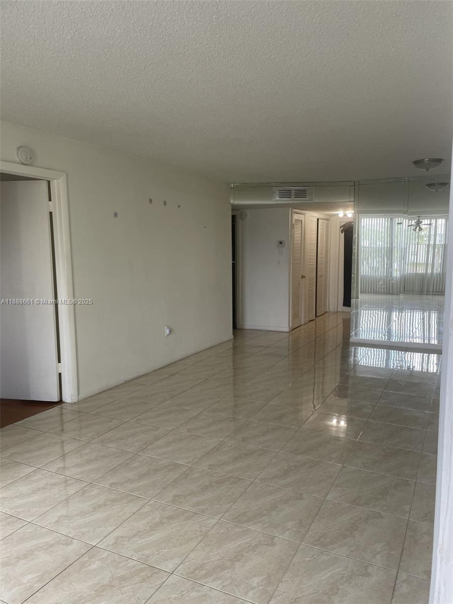 SUNRISE LAKES 40 CONDO - Residential Lease