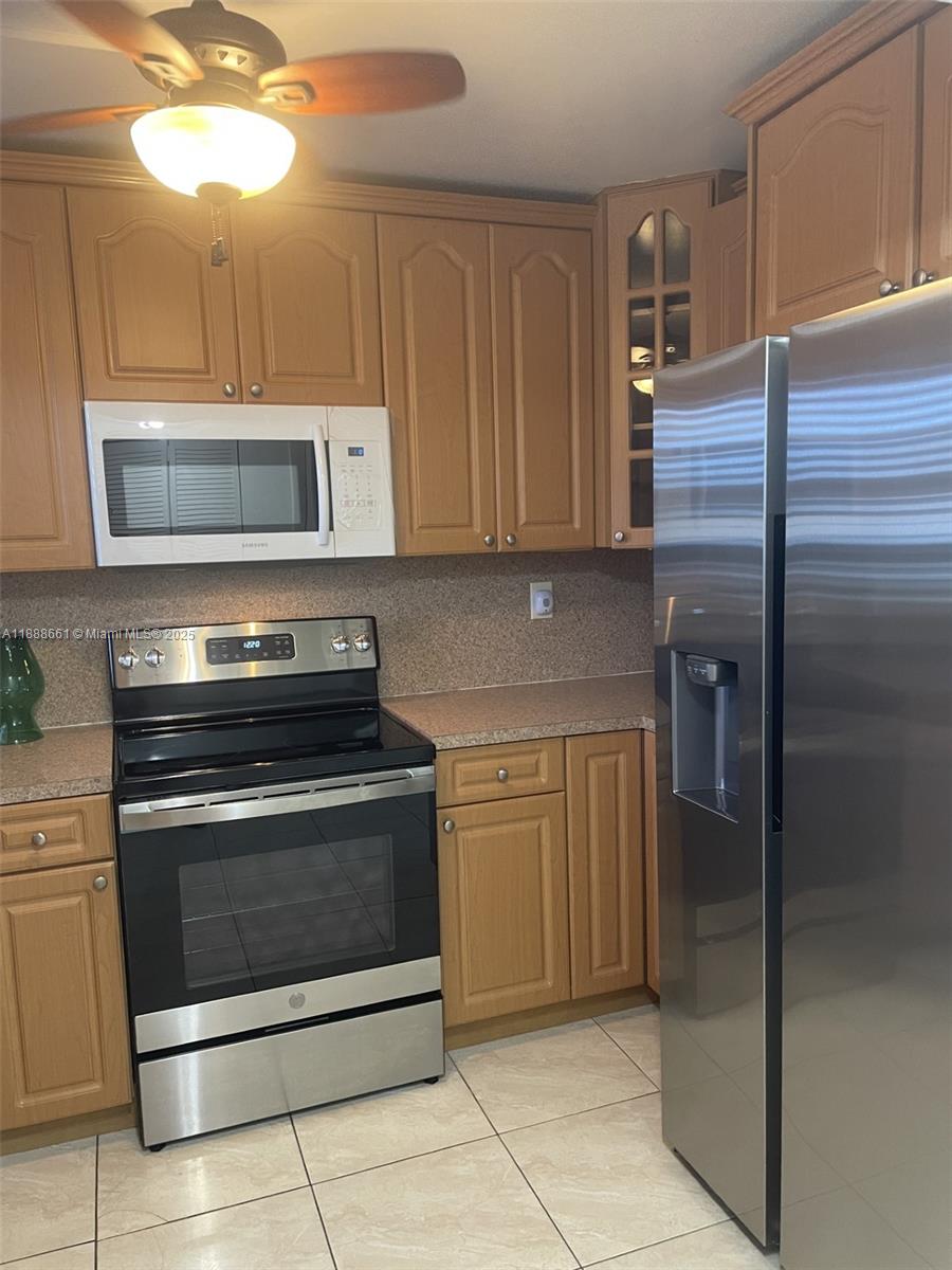 SUNRISE LAKES 40 CONDO - Residential Lease