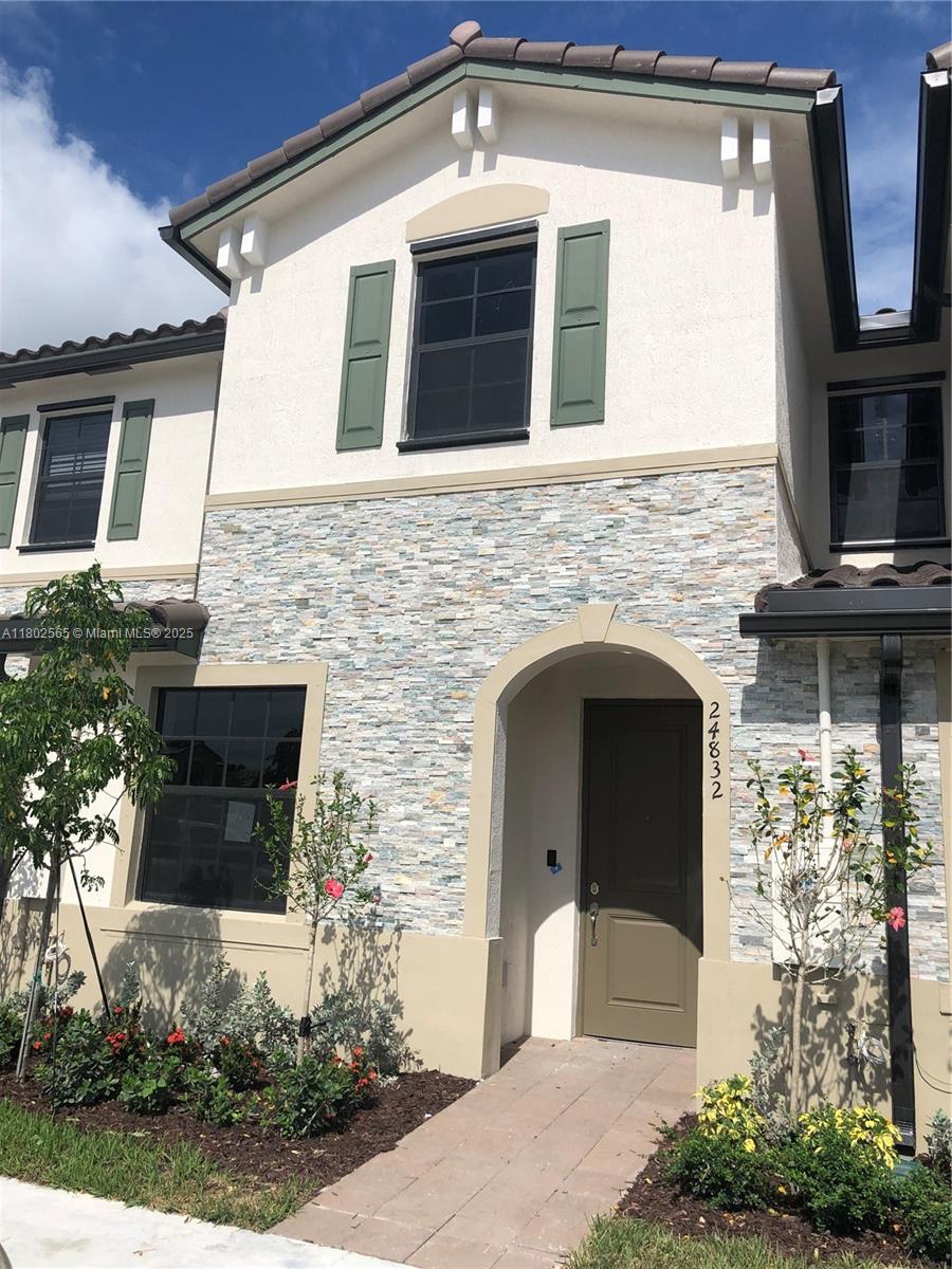 Rental Property at 24832 Sw 114th Ave 24832, Homestead, Miami-Dade County, Florida - Bedrooms: 3 
Bathrooms: 3  - $2,700 MO.