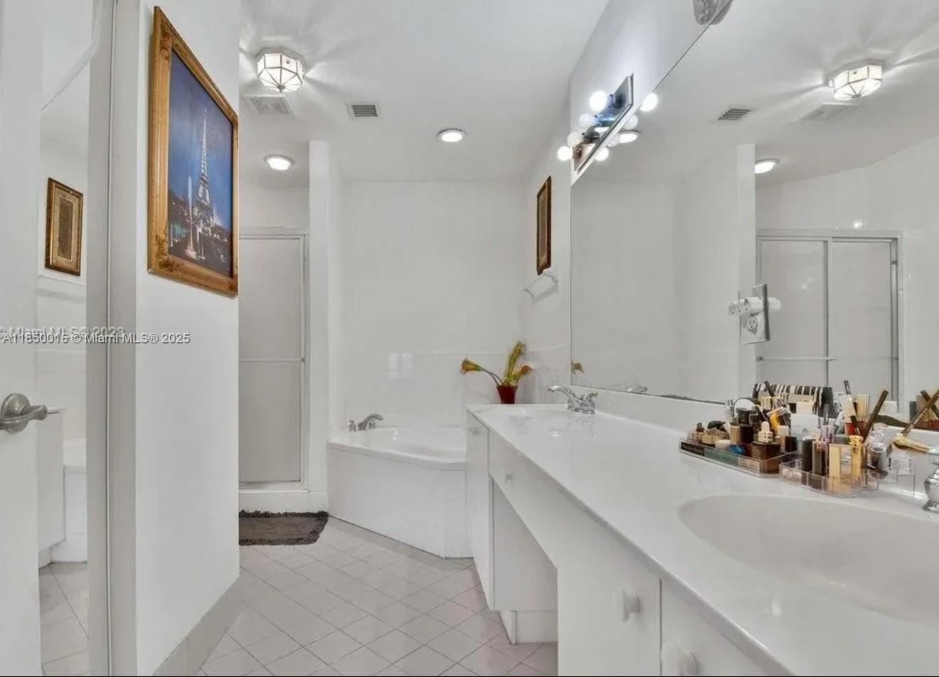 DORAL NORTHEAST TOWNHOMES - Residential