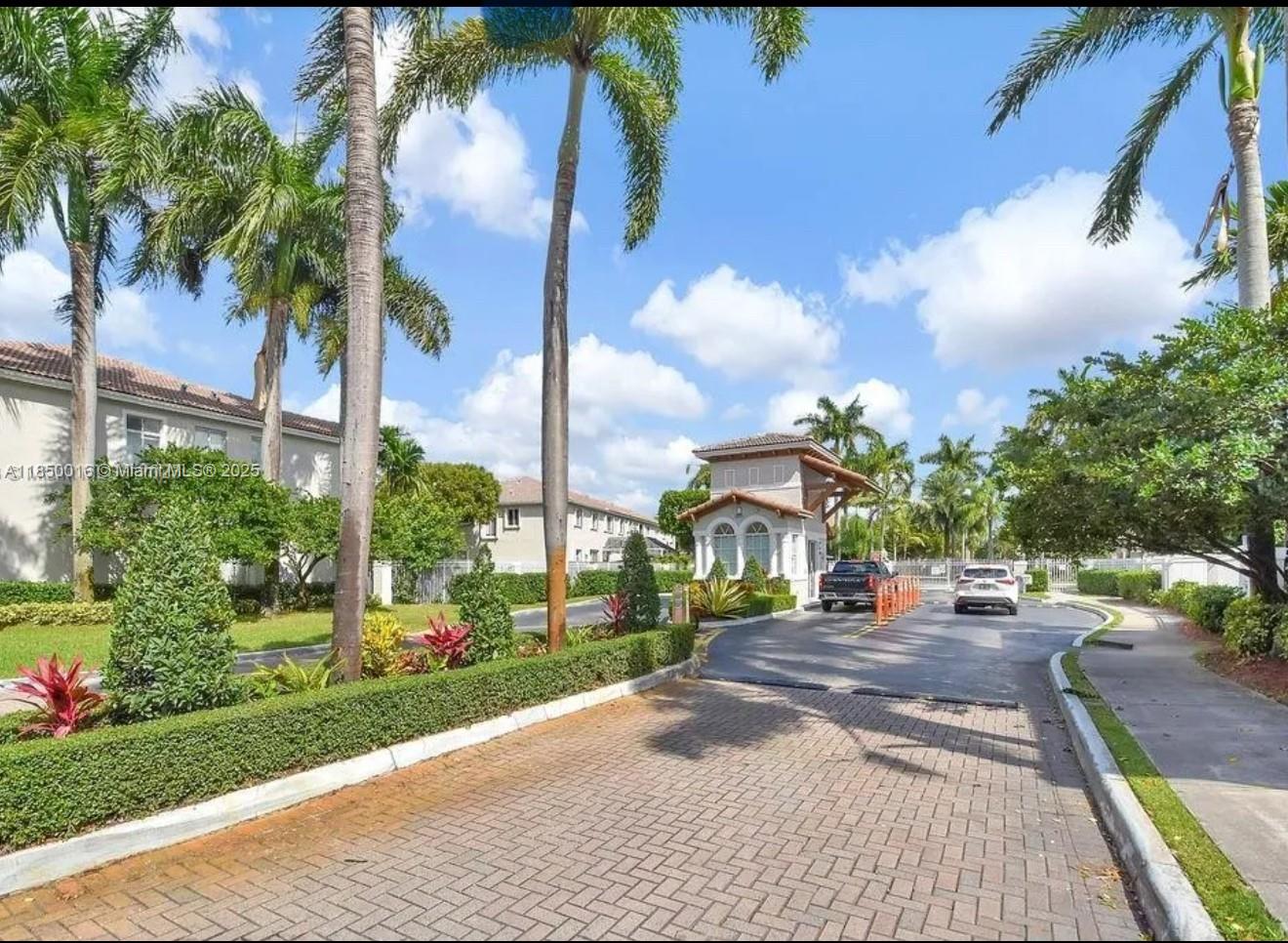 5733 NW 112th Pl, Doral, FL, 33178/$650,000 3 5733 NW 112th Pl