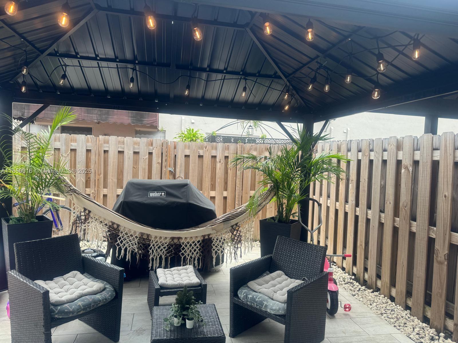 DORAL NORTHEAST TOWNHOMES - Residential