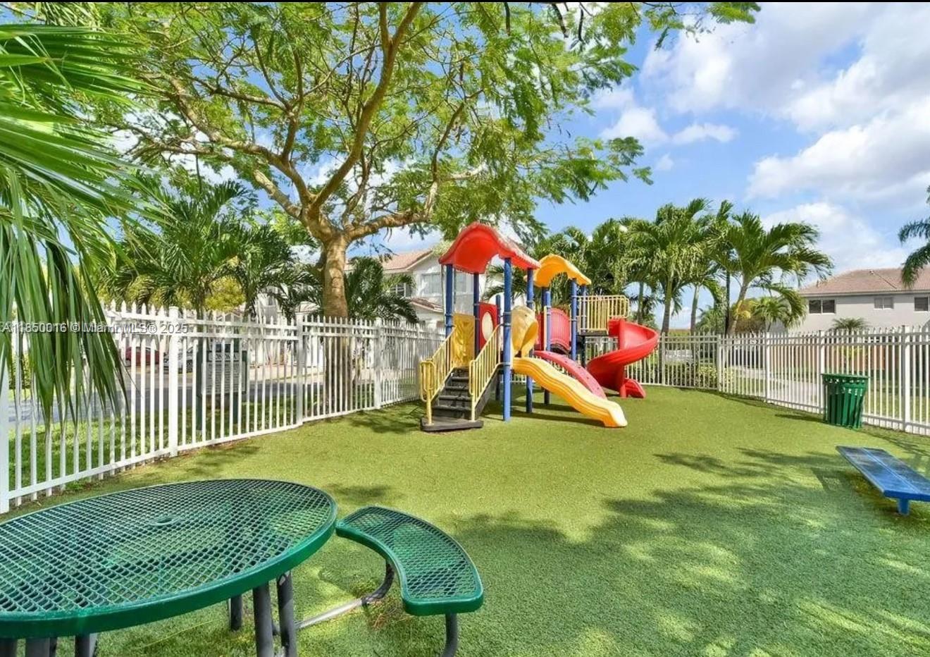DORAL NORTHEAST TOWNHOMES - Residential