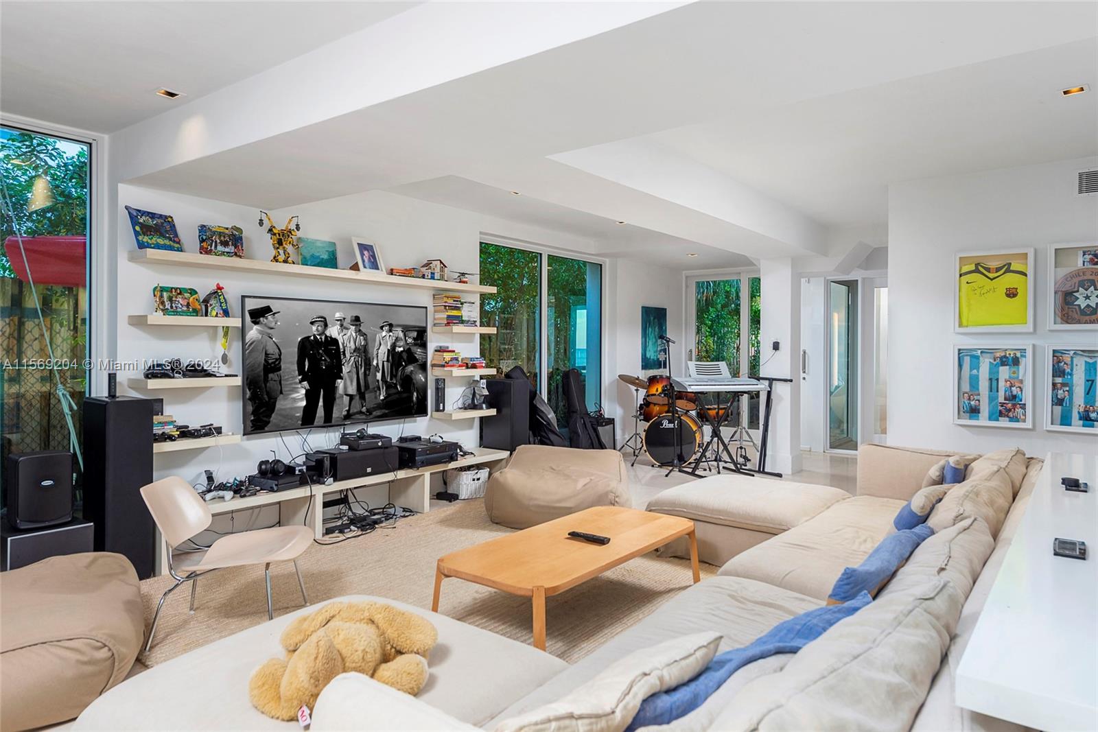 SMUGGLERS COVE - Residential Lease