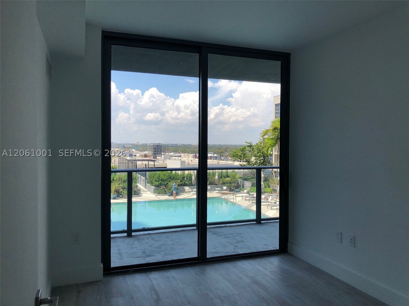121 NE 34 ST 811