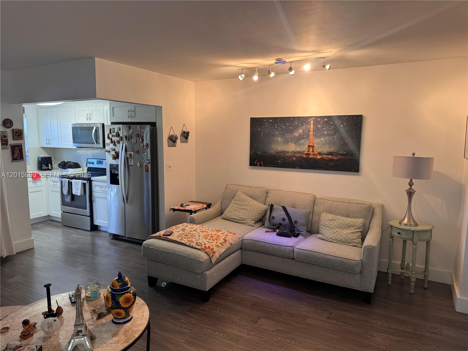 BEVERLY HILLS CONDO NUMBE - Residential