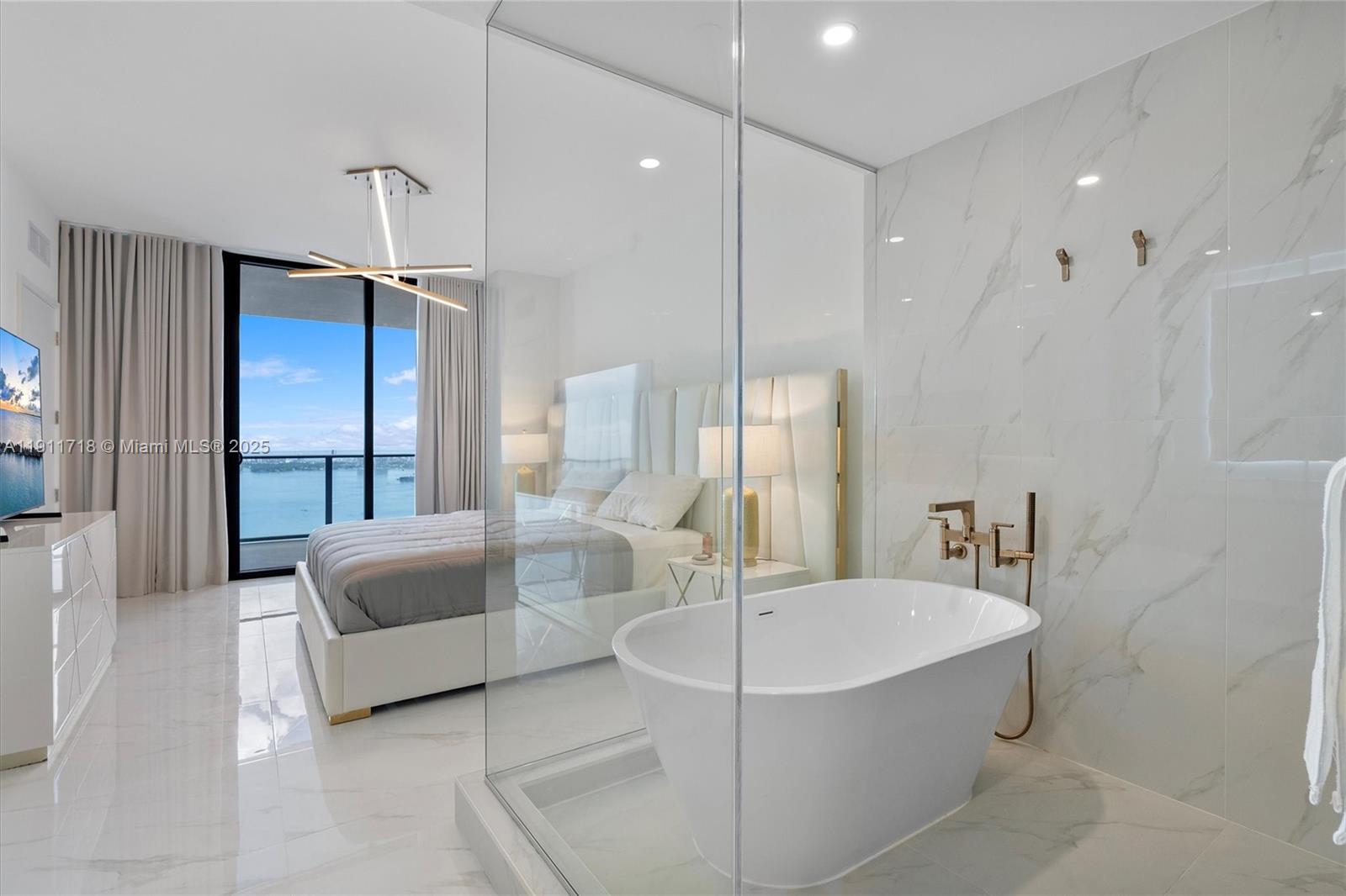 ARIA RESERVE SOUTH TOWER - Residential Lease