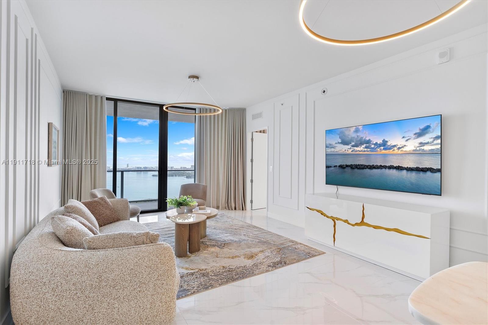 ARIA RESERVE SOUTH TOWER - Residential Lease