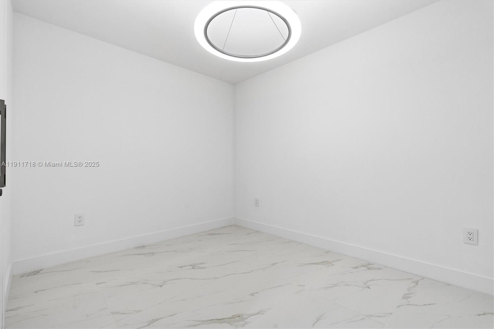 ARIA RESERVE SOUTH TOWER - Residential Lease