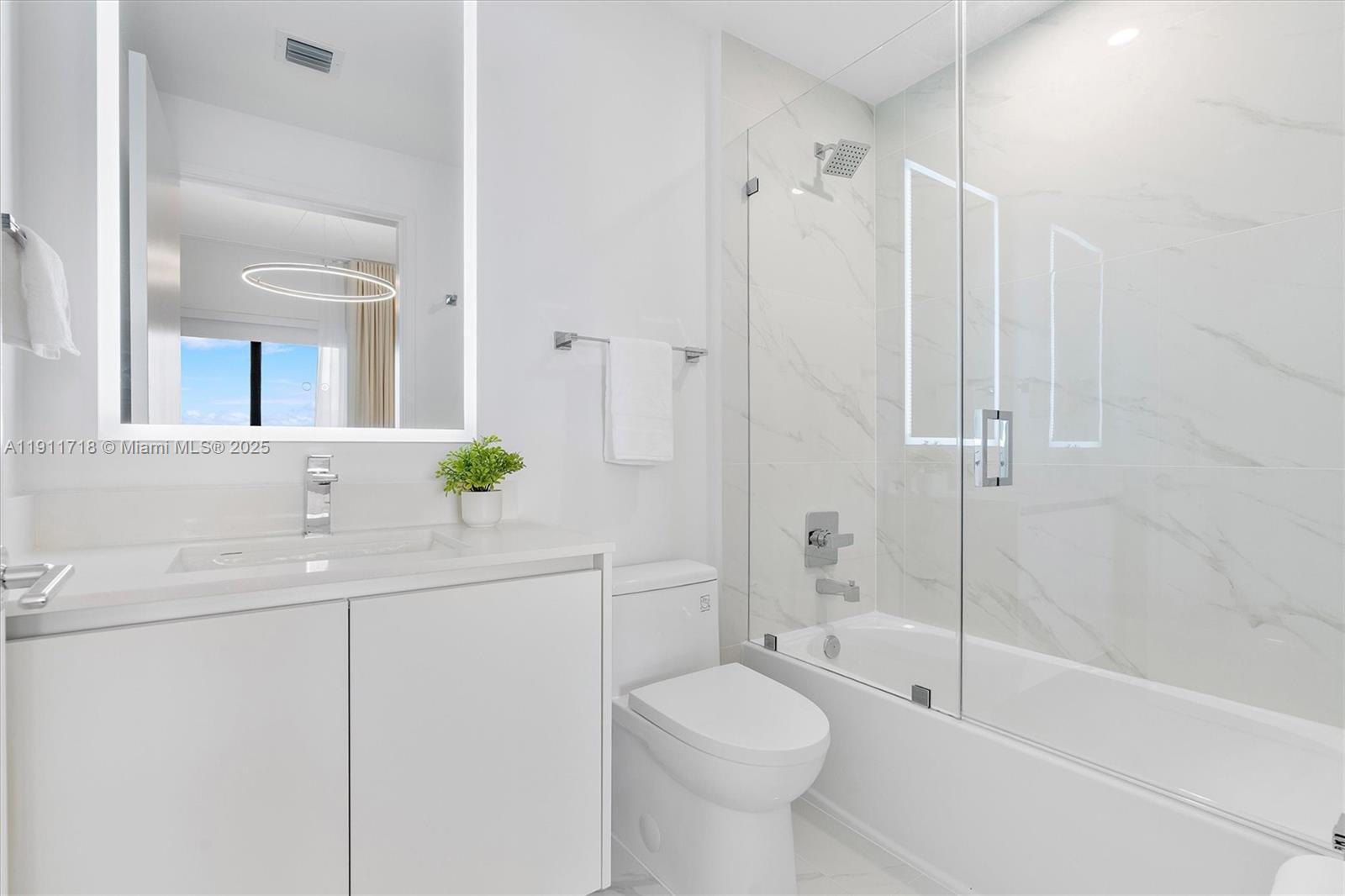 ARIA RESERVE SOUTH TOWER - Residential Lease