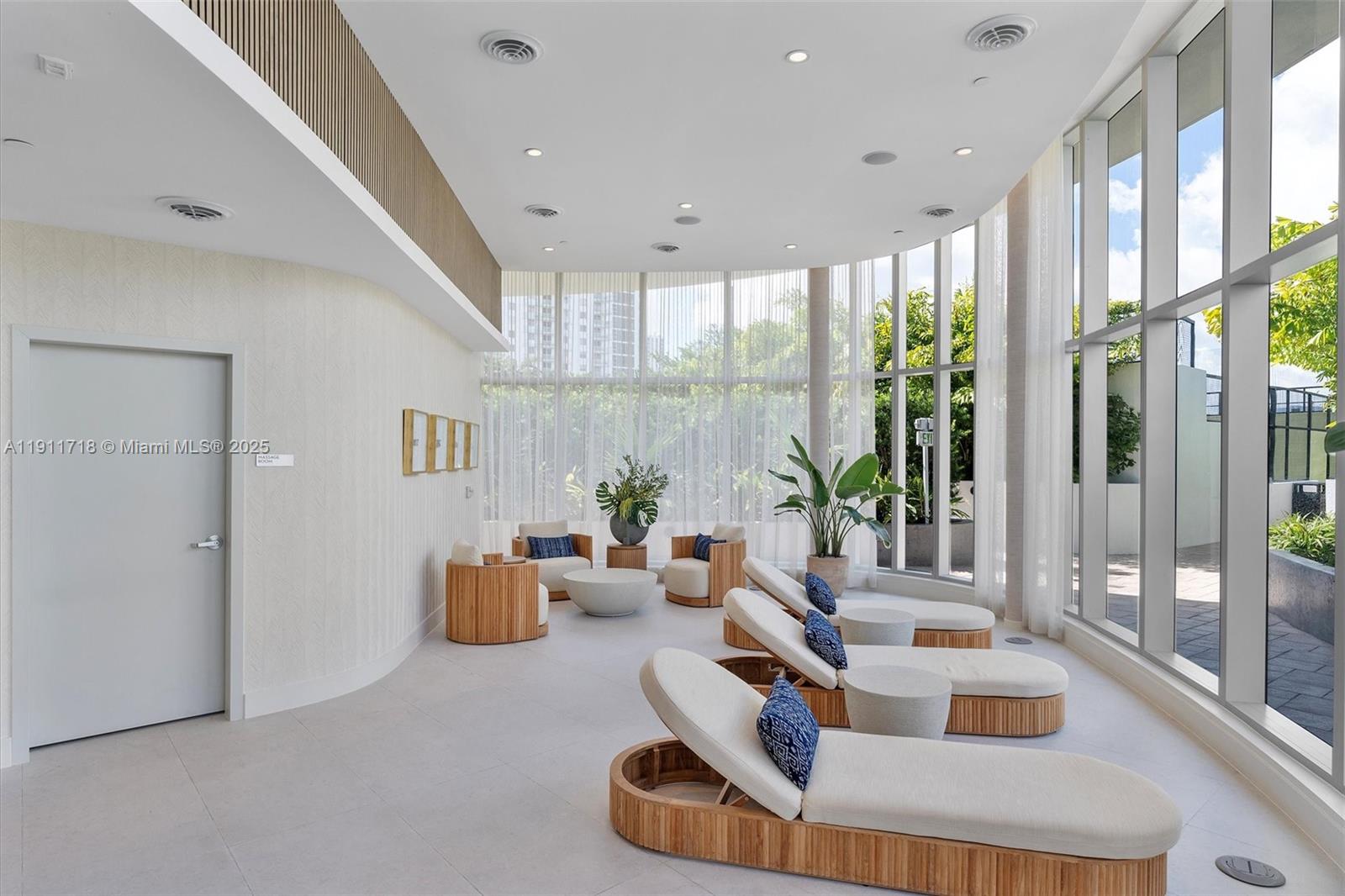 ARIA RESERVE SOUTH TOWER - Residential Lease