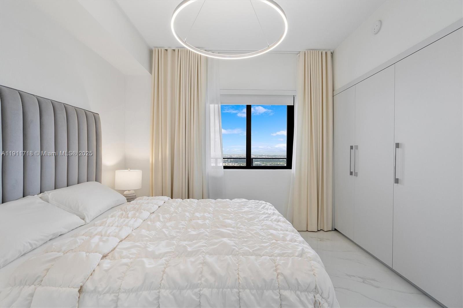 ARIA RESERVE SOUTH TOWER - Residential Lease