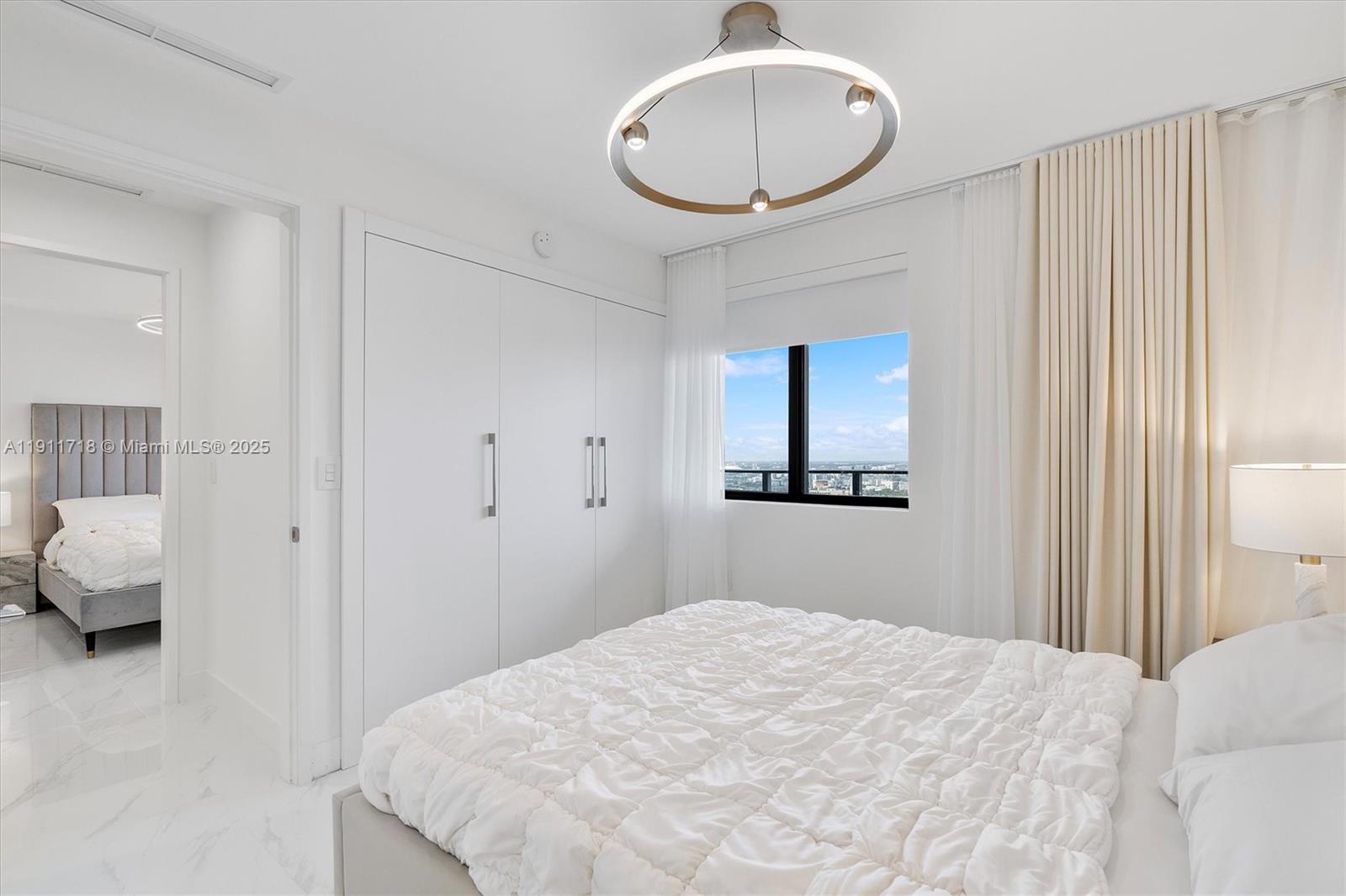 ARIA RESERVE SOUTH TOWER - Residential Lease