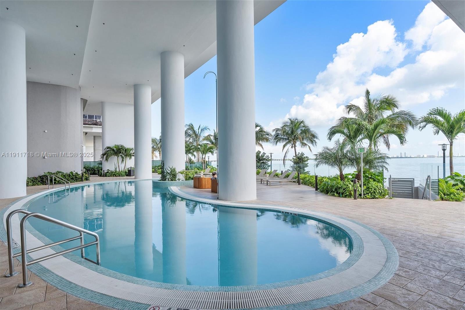 ARIA RESERVE SOUTH TOWER - Residential Lease