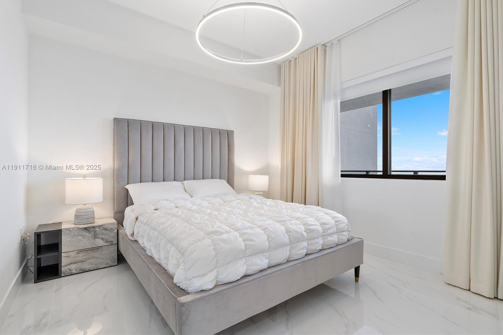 ARIA RESERVE SOUTH TOWER - Residential Lease