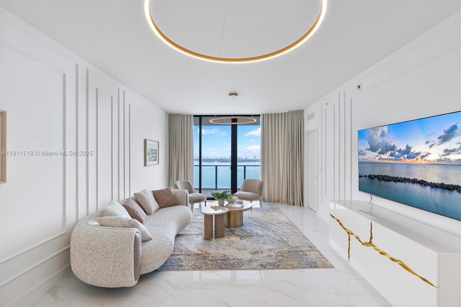 ARIA RESERVE SOUTH TOWER - Residential Lease