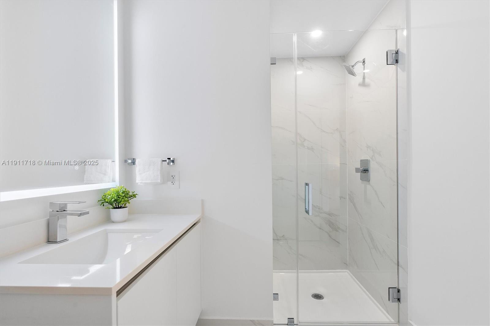 ARIA RESERVE SOUTH TOWER - Residential Lease