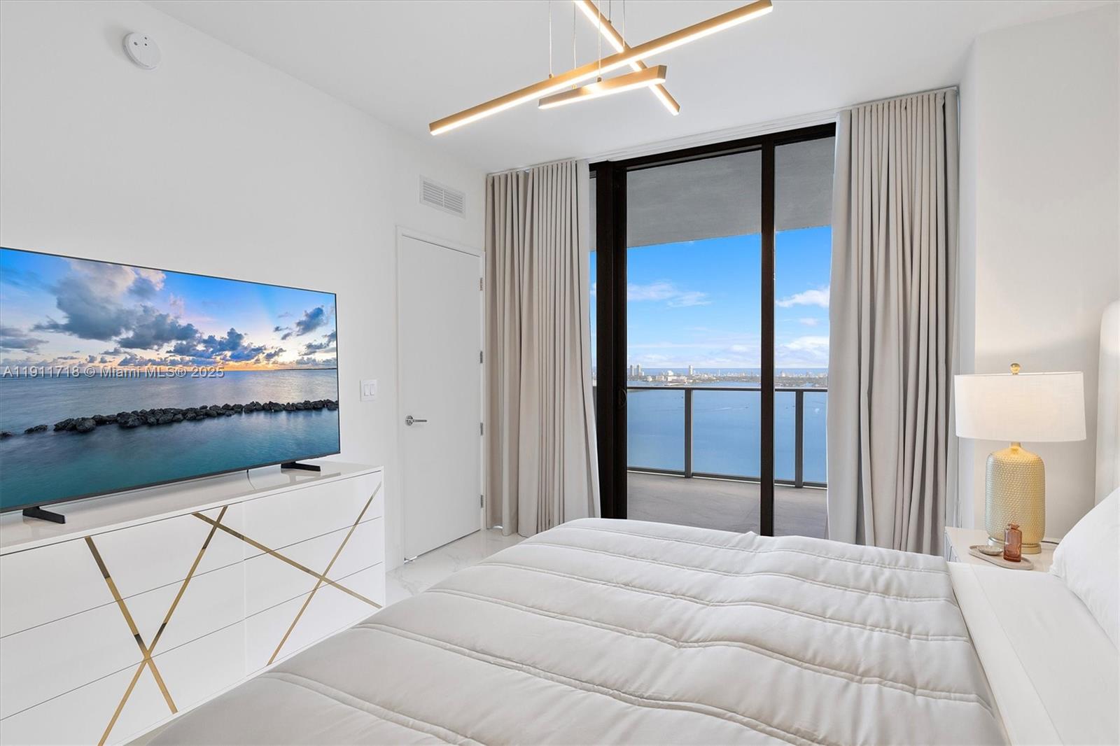 ARIA RESERVE SOUTH TOWER - Residential Lease