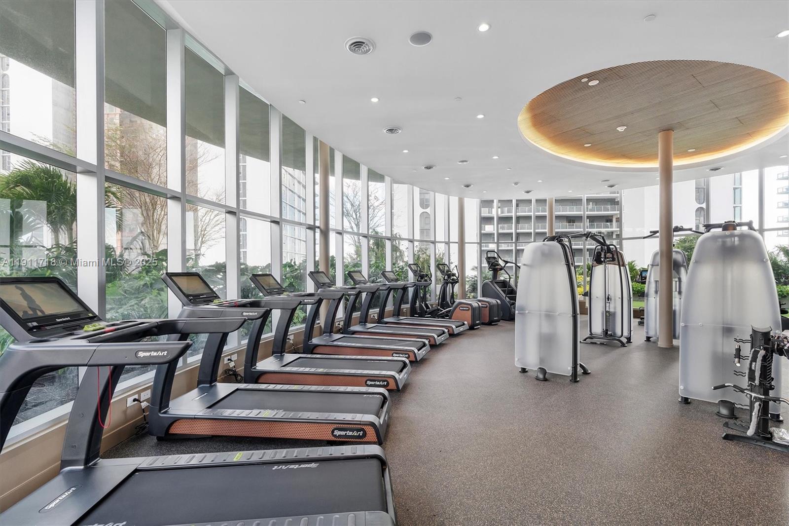 ARIA RESERVE SOUTH TOWER - Residential Lease