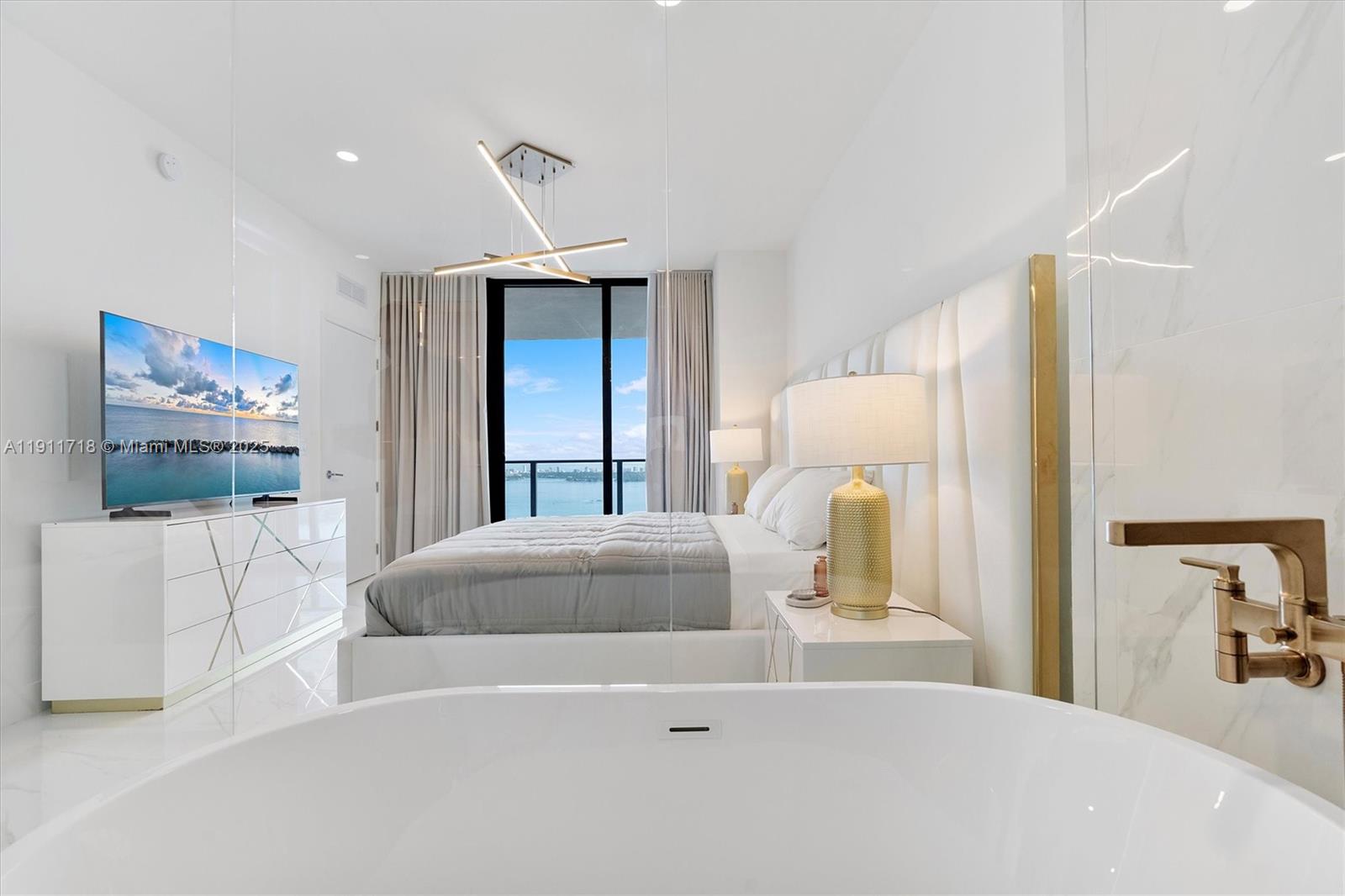 ARIA RESERVE SOUTH TOWER - Residential Lease