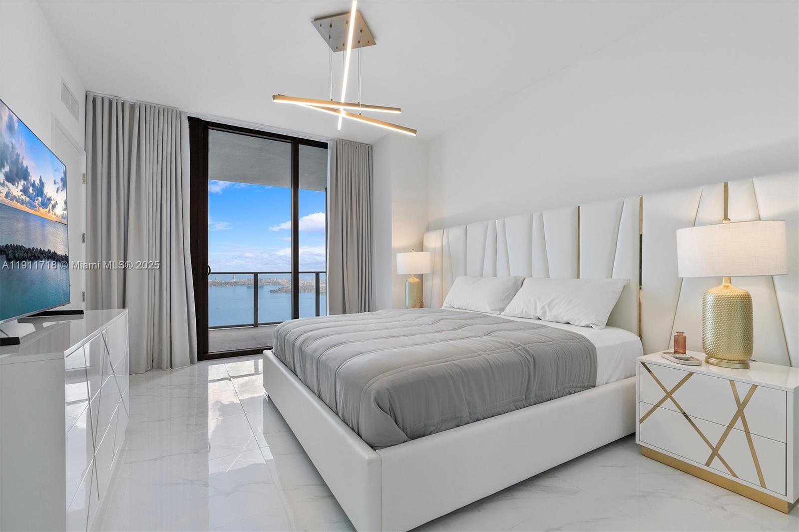 ARIA RESERVE SOUTH TOWER - Residential Lease