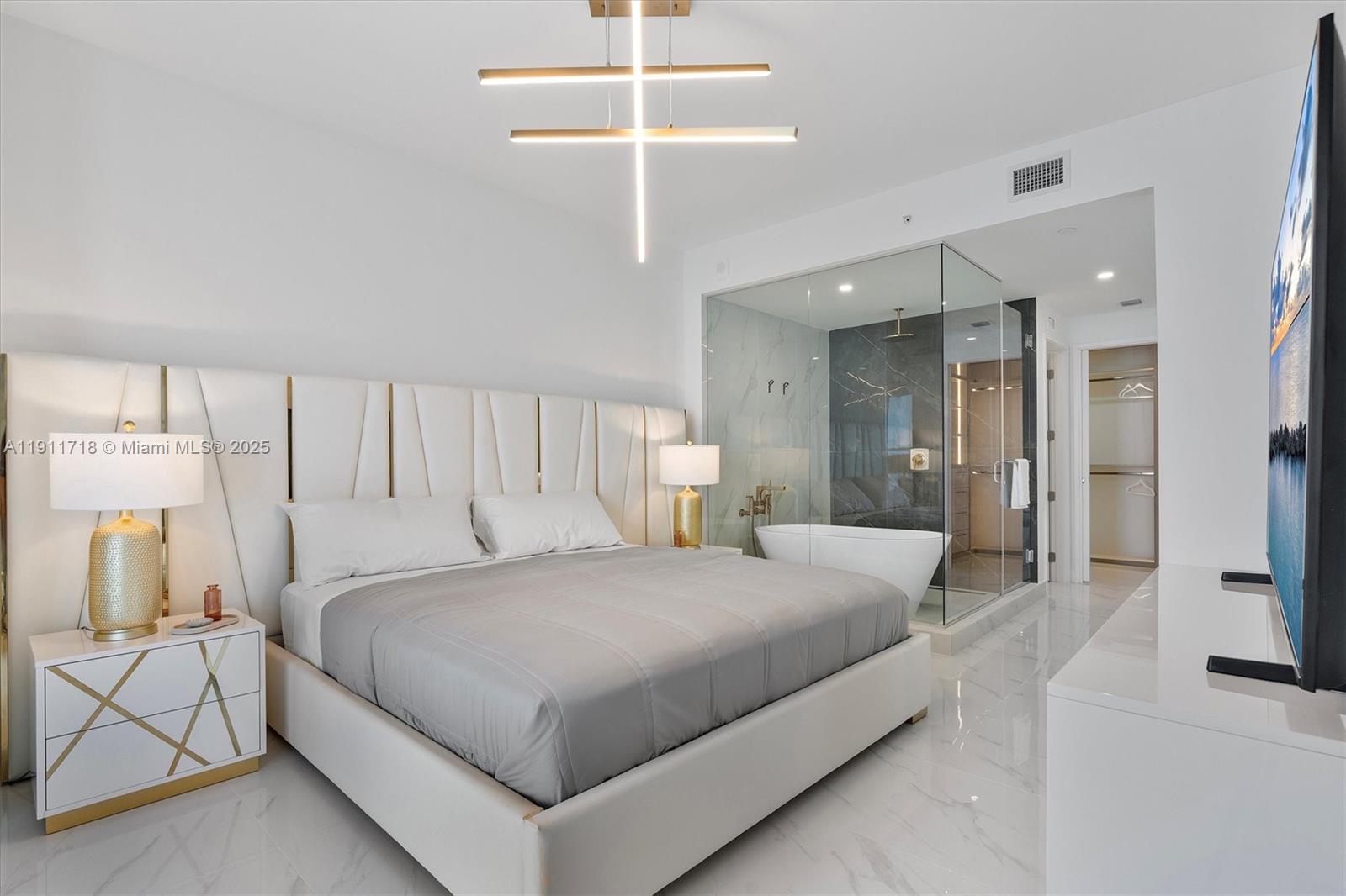 ARIA RESERVE SOUTH TOWER - Residential Lease