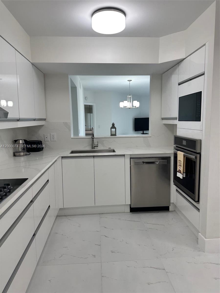 MIRAGE CONDO - Residential Lease