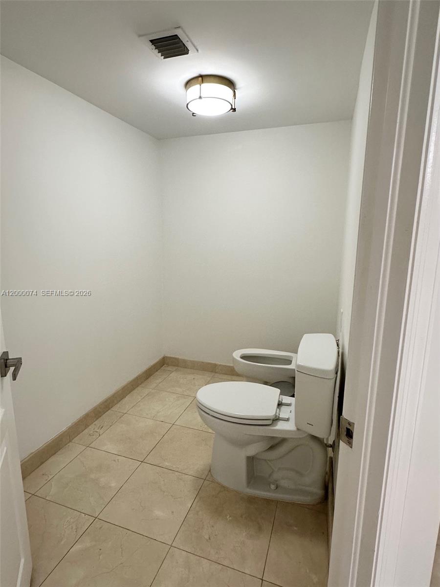 MIRAGE CONDO - Residential Lease