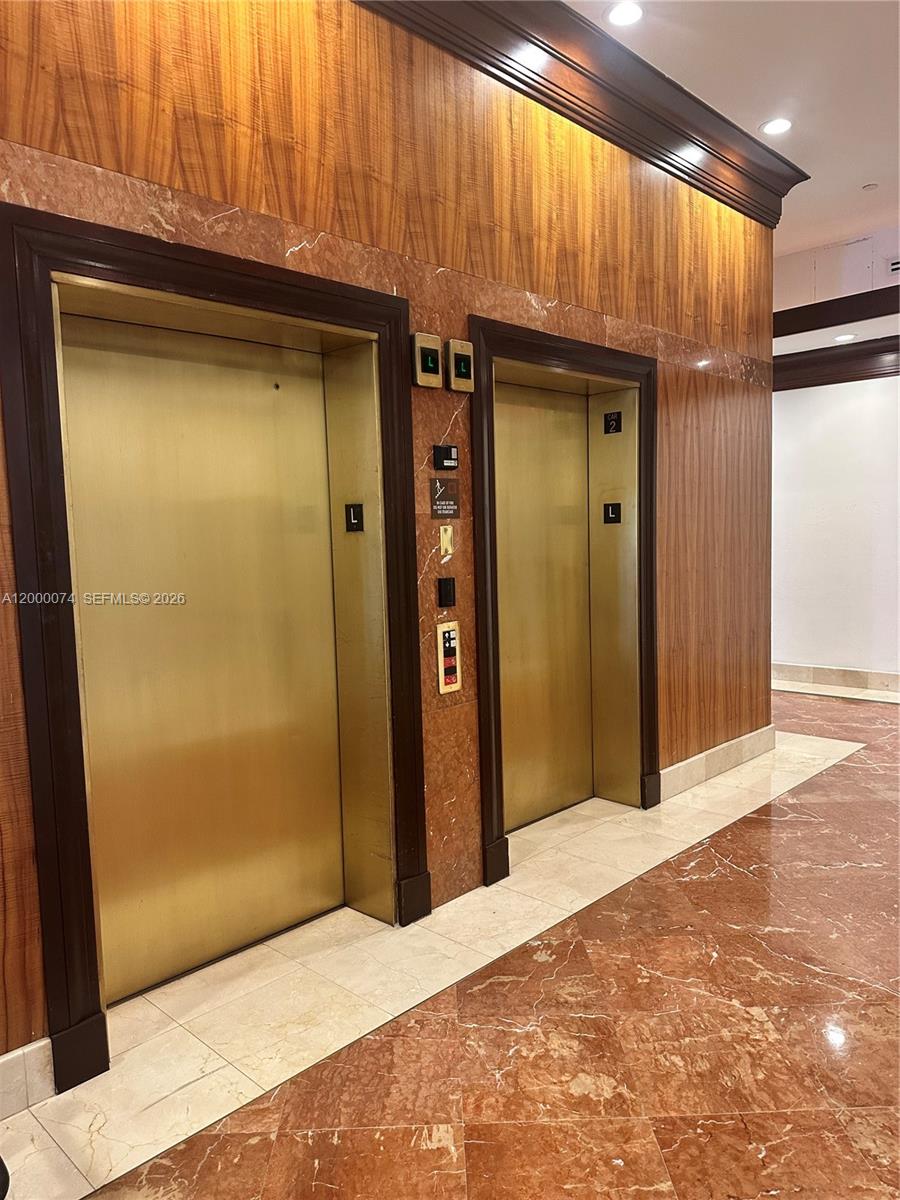 MIRAGE CONDO - Residential Lease