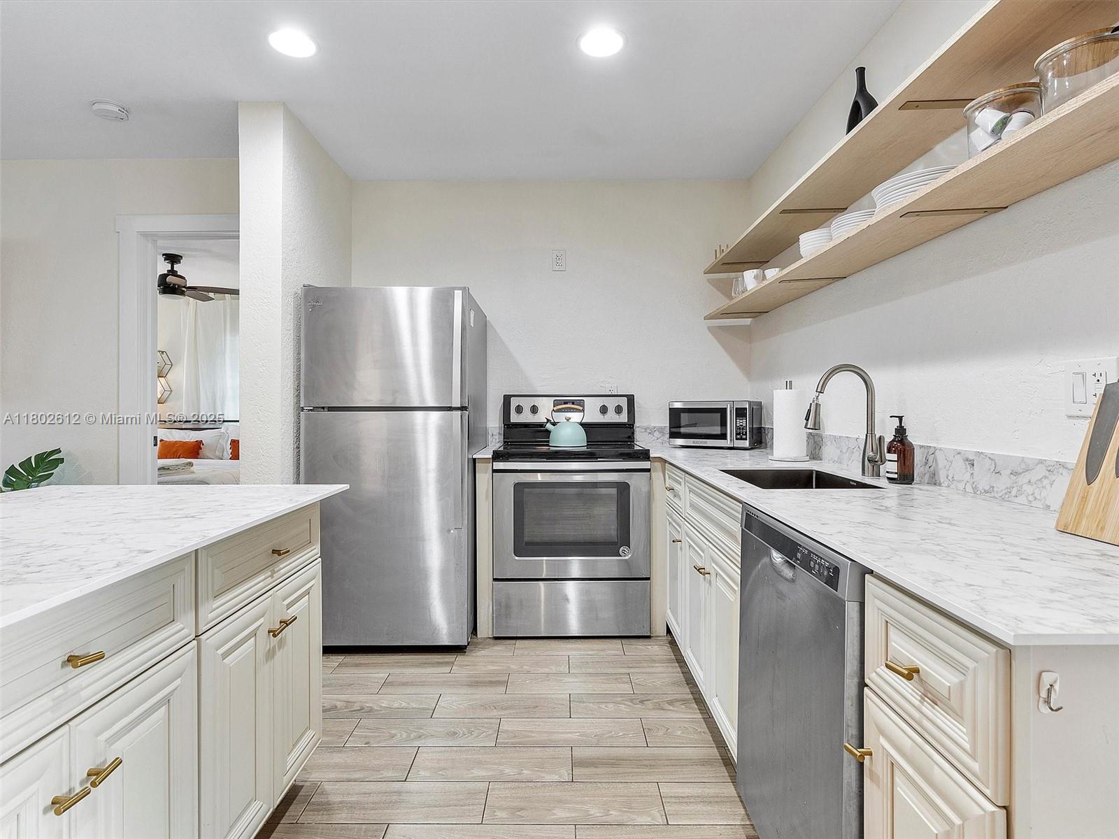 LAUDERDALE - Residential Lease
