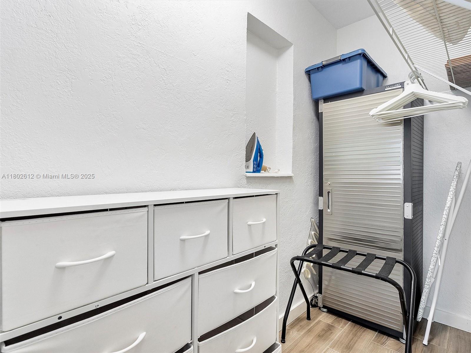 LAUDERDALE - Residential Lease